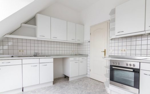 Parfait appartement vacant et mansardé, de trois pièces avec terrasse à Charlottenburg