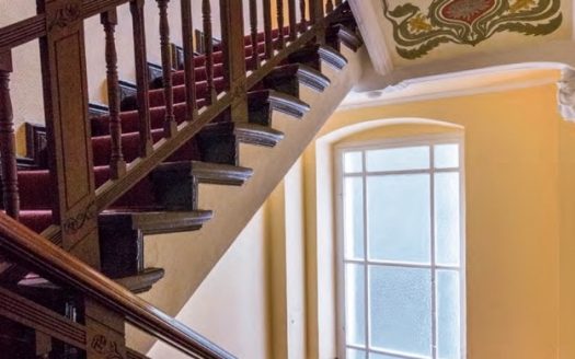 Appartement vacant de trois pièces avec balcon dans le quartier de Charlottenburg