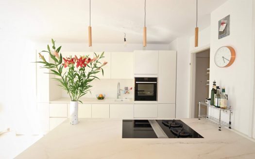 Appartement de 3 pièces avec balcon et place de parking à Kollwitzplatz