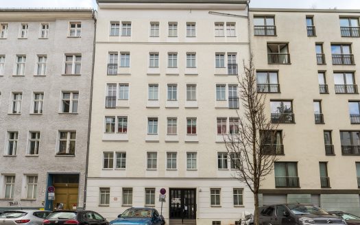 Joli appartement de deux pièces avec balcon à Mitte