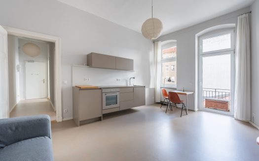 Joli appartement de deux pièces avec balcon à Mitte